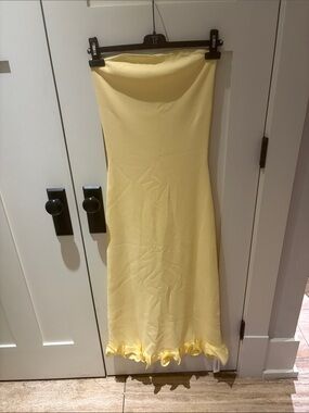 Commense Yellow Strapless Midi Dress with Ruffle Hem
